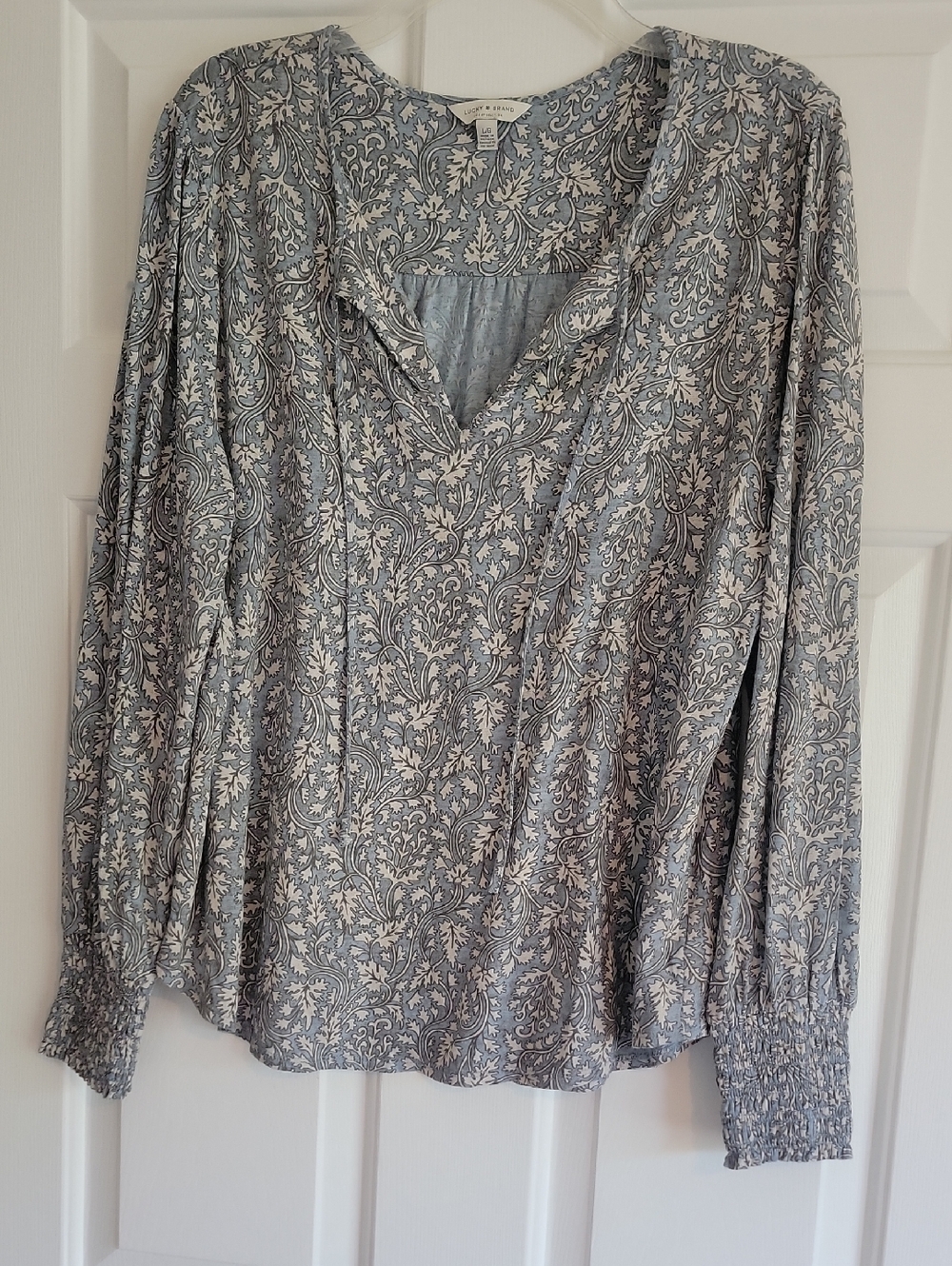 Lucky Brand Blue & Cream Floral   V-Neck Blouse, Size L